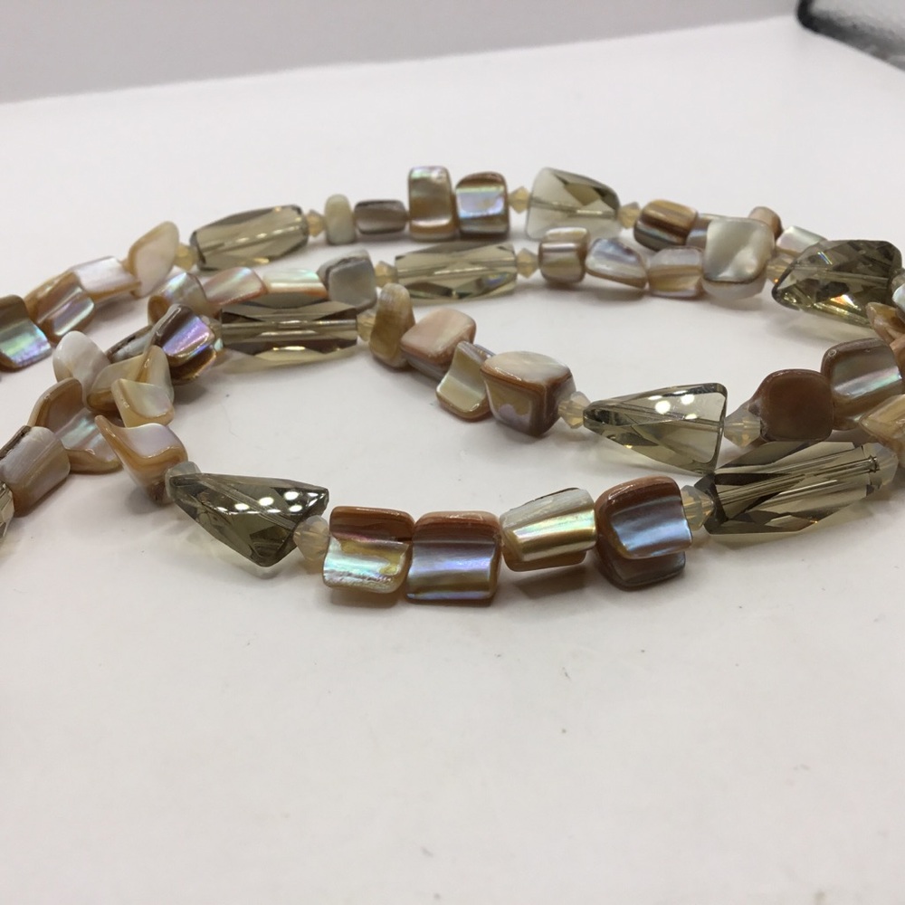 Mother of Pearl (MOP) Shell & Glass Bead Necklace - Picture 8 of 8